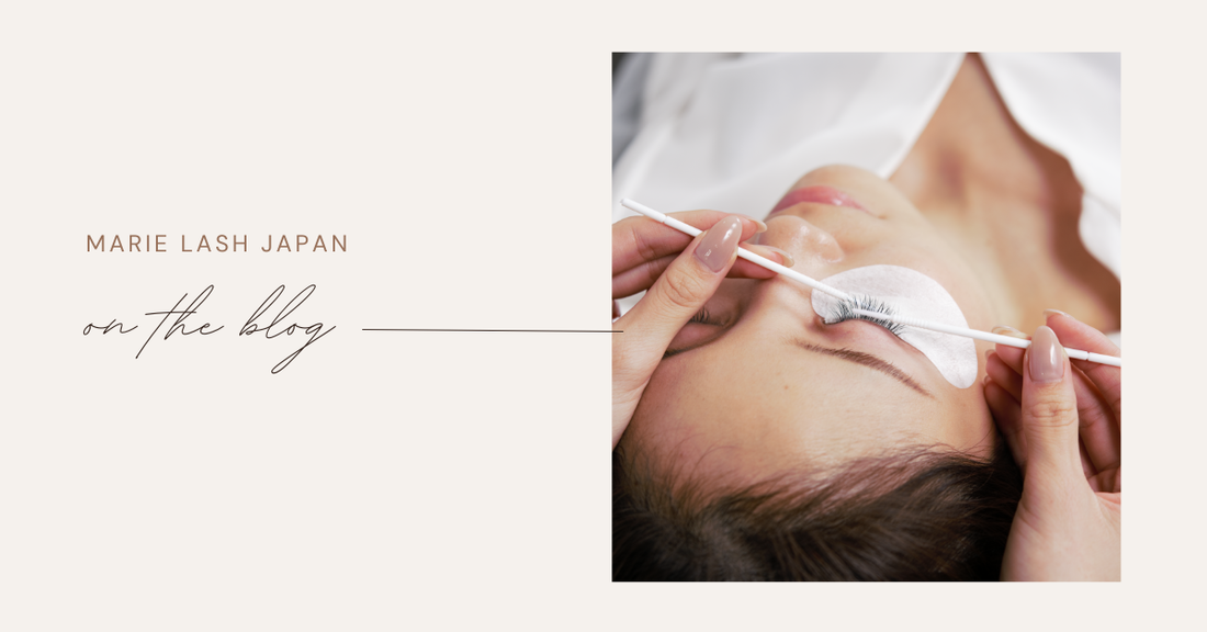 マツエク施術前にpH7ラッシュプライマーで前処理をしている画像