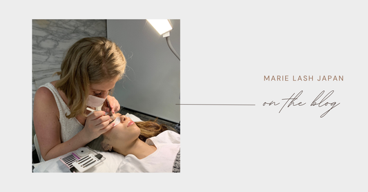 白基調サロンの施術風景写真